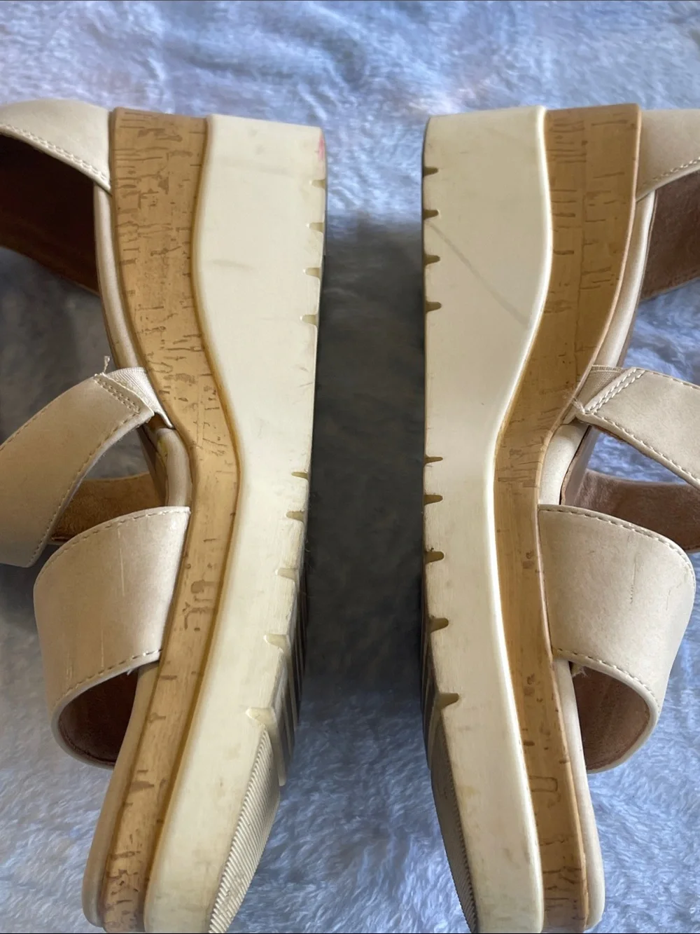 SOUL Naturalizer Strappy Wedge Sandals in Cream and Tan Size 8.5